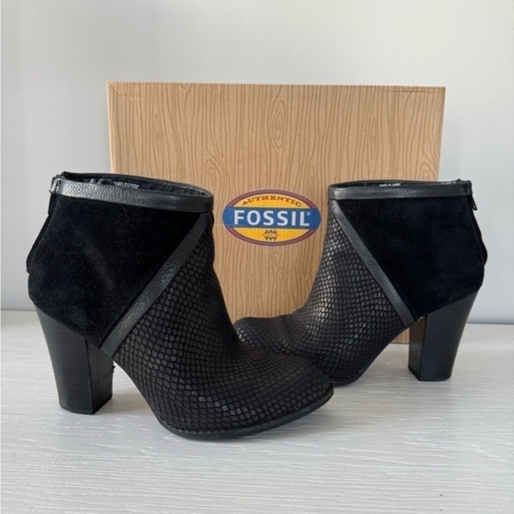 Fossil Black Heeled Boots with Chunky Heel - Picture 2 of 9